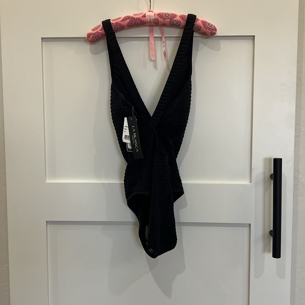 NWT La Blanca Get To The Point Belted Plunge One Piece Swimsuit - Picture 3 of 3